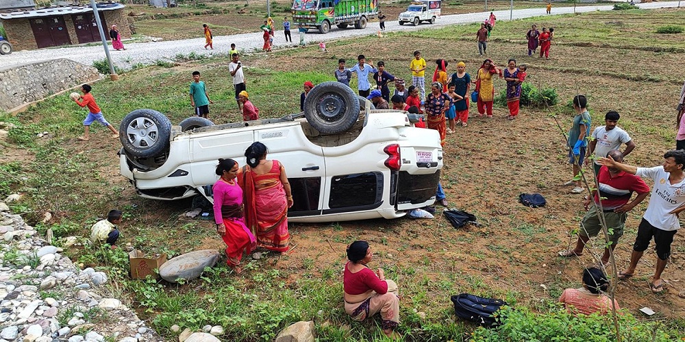 कर्णाली प्रदेश मामिला समितिका सभापति कल्याणीको जीप दुर्घटना
