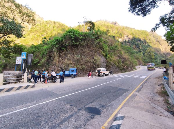 नारायणगढ-मुग्लिङ्ग सडक खण्डको जलबिरेमा दुई वटा मोटरसाइकल एकापसमा ठोक्किए, तीन जना घाइते , एक जनाको अवस्था गम्भिर
