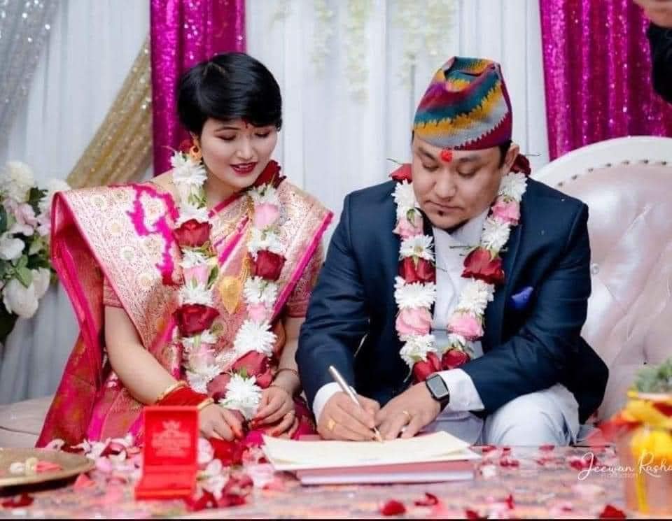 पत्नी शर्मिला श्रेष्ठका साथ लोक सर्जक रमेश बिजी