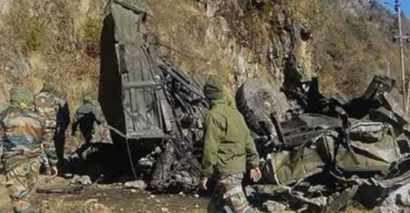 लद्दाखमा भारतीय सैनिक बोकेको गाडी दुर्घटनाग्रस्त : नौ सैनिकको मृत्यु, एक घाइते