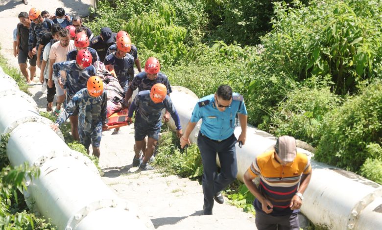 पोखरामा पौडी खेल्ने क्रममा नहरमा डुबेर बालकको मृत्यु