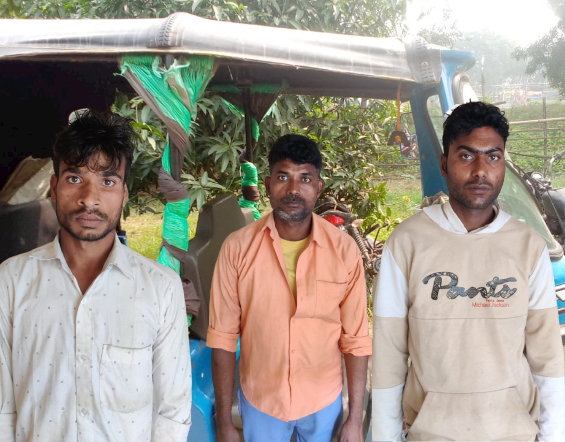 १५ किलो अबैध लागू औषध गाँजासहित दुई भारतीय र अटोचालक पक्राउ