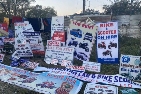 पोखराको लेकसाइड क्षेत्रबाट ‘Bike on Rent’ लेखिएका करीब चार दर्जन बोर्डहरु जफत