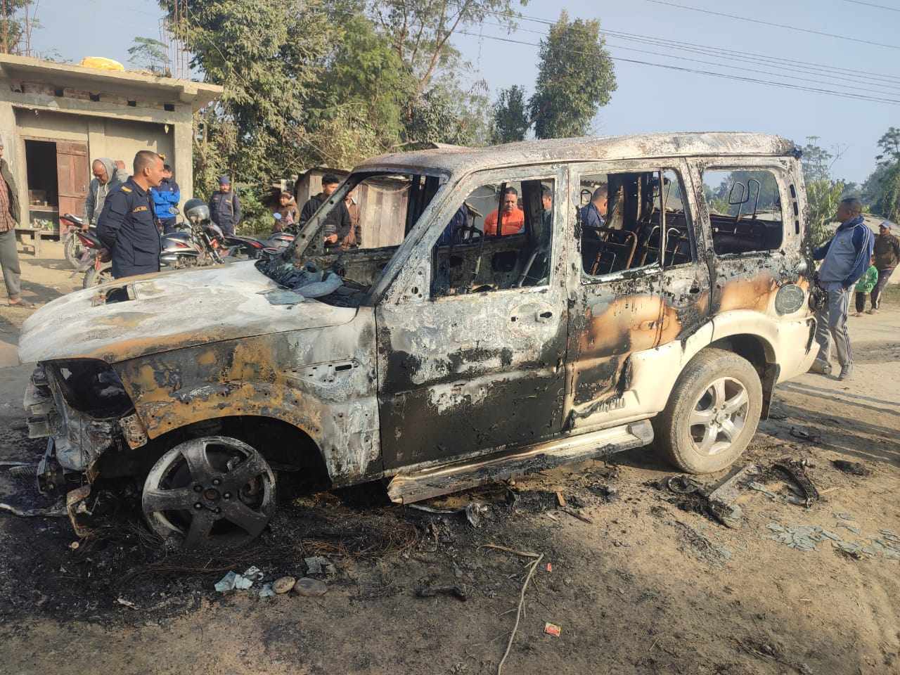 गुडिरहेको स्कार्पियोमा आगलागी