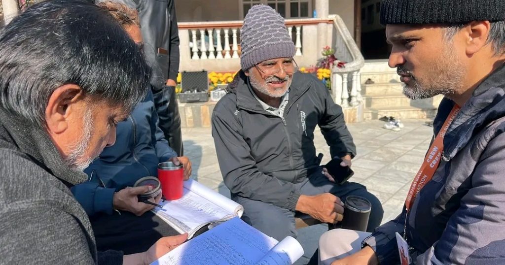 ‘महाजात्रा’ को सेटमा कलाकार प्रकाश घिमिरे