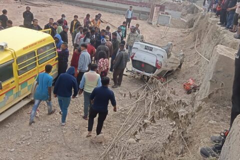 पैदलयात्री दुई बालिकालाई ठक्कर दिएपछि तनहुँमा ट्याक्सी दुर्घटनाग्रस्त : पोखराका तीनसहित छ जना घाइते