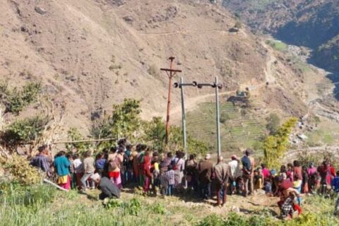 कालिकोटमा विजुलीको पोल ढलेर करेन्ट लाग्दा एक शिक्षकसहित दुई जनाको मृत्यु