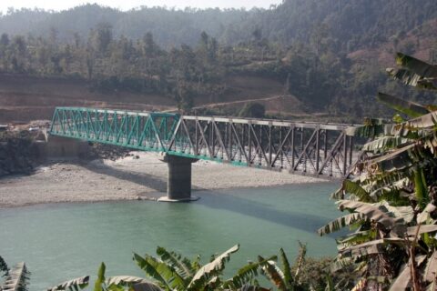 चितवनको दासढुंगास्थित त्रिशुली नदीमा संगै हाम फालेका पुरुष बेपत्ता, महिलाको उद्धार