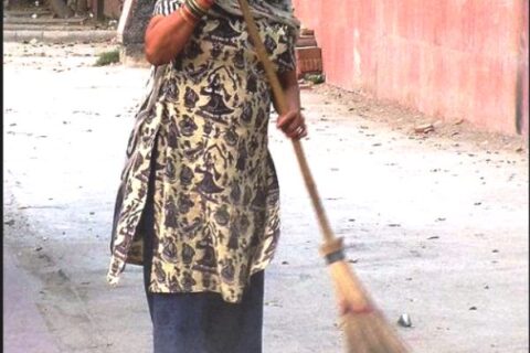 गोरखामा सफाई मजदुरहरु तीन महिनादेखि बिना तलब काम गर्न वाध्य
