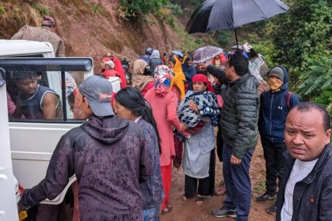 बागलुङको ढोरपाटनमा जीप दुर्घटना हुँदा चालकसहित १६ जना घाइते