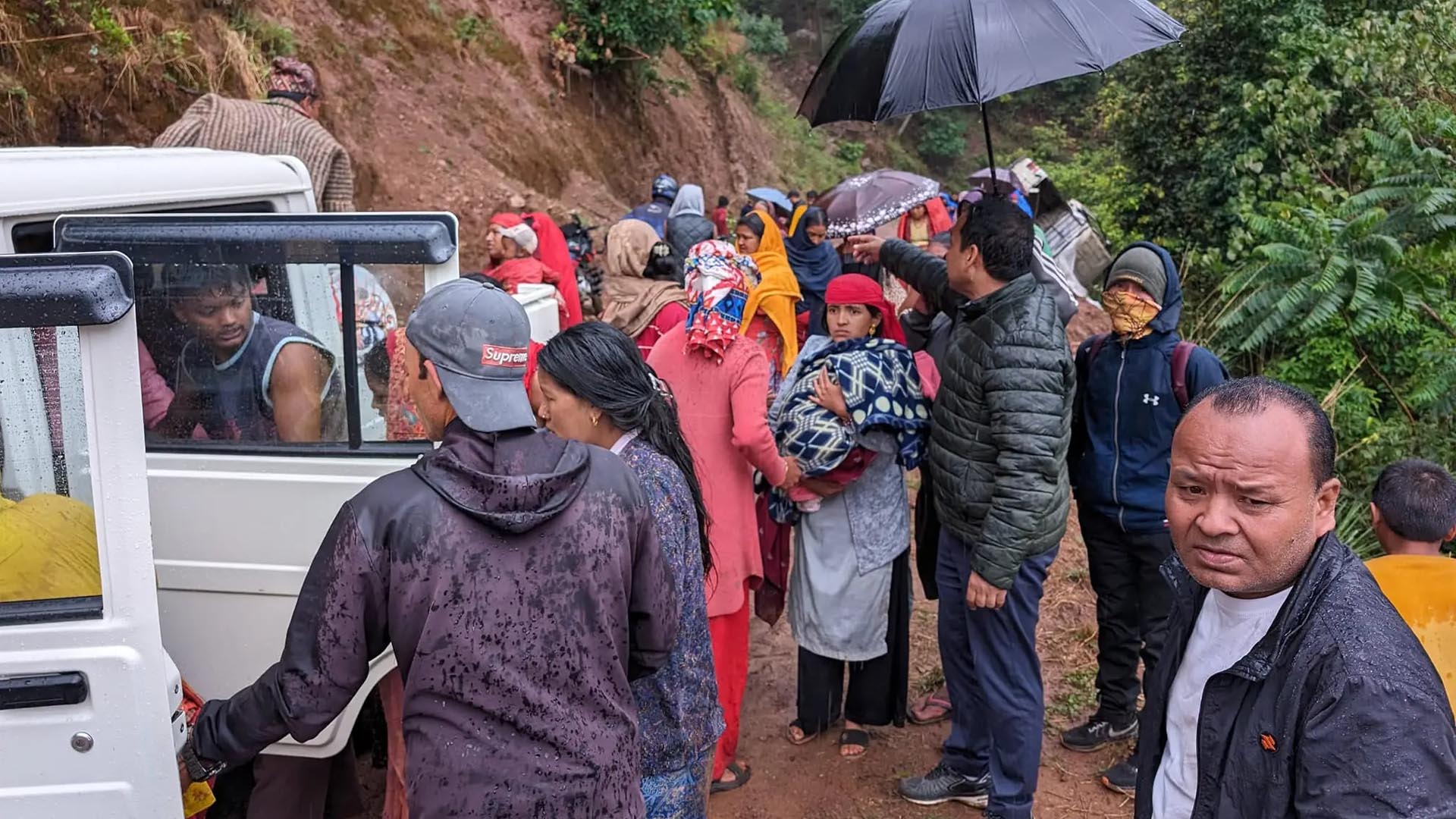 ढोरपाटनमा पीकअप जीप दुर्घटना