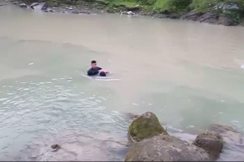 पोखराको फ्रुस्रे खोलामा बेपत्ता पर्बतका सुबेदी मृत भेटिए