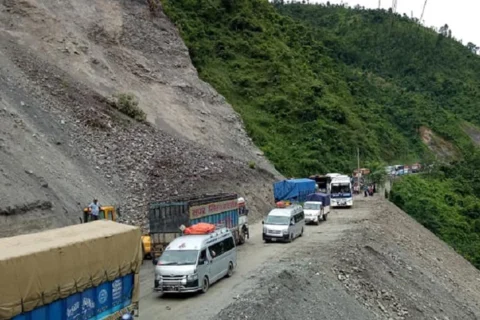 पहिरोले डुम्रे–बेँसीसहर सडक अवरुद्ध