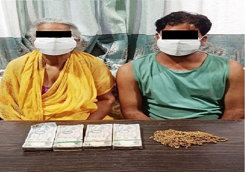 नक्कली सुन दिएर रकम ठगी गरेको आरोप लागेका दुई भारतीय