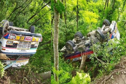 गएराती स्याङ्जाको  बायाँटारी नजिकै ईन्धन बोकेको ट्याङ्कर पल्टियो : चालकको उद्धार