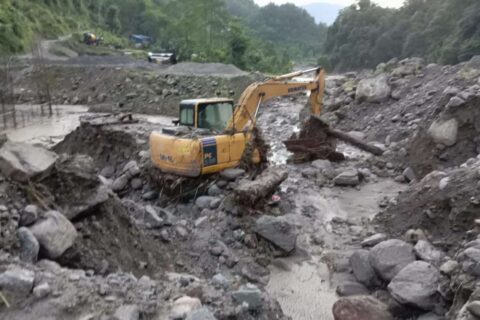 उत्तरी भोजपुरस्थित इर्खुवा खोलामा मध्यराती आएको बाढीले बगाउँदा हाइड्रोपावरमा कार्यरत दुई जना मजदुर बेपत्ता, अर्का एकको उद्धार