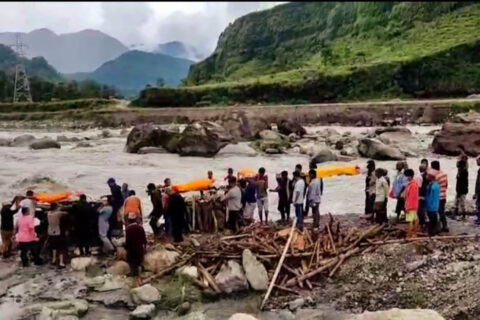 पोखरामा पहिरोले पुरिएका एकै परिवारका पाँचजनाको सामूहिक दाहसंस्कार