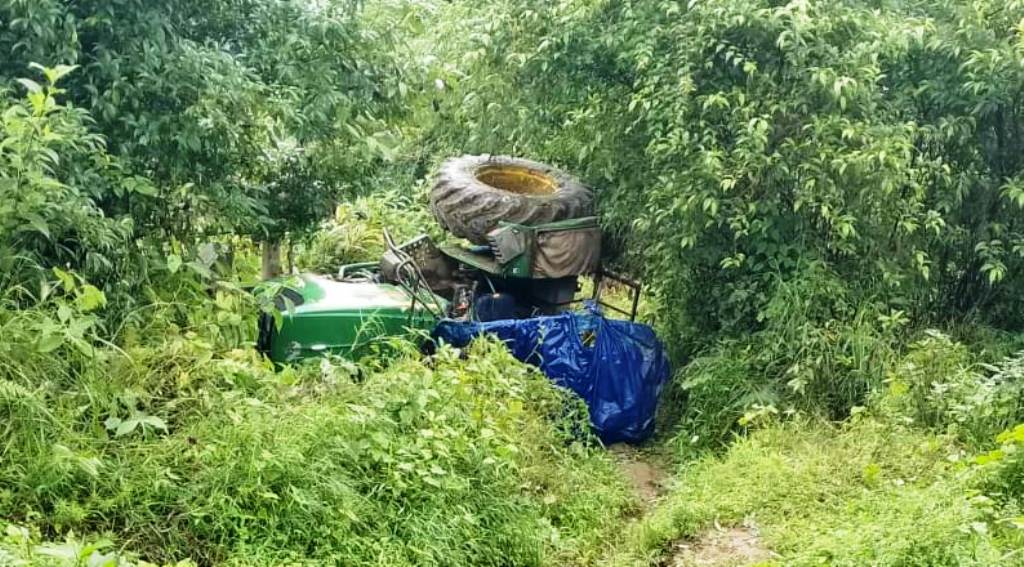 ताप्लेजुङमा ट्याक्टर दुर्घटना