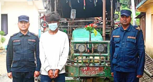 ट्र्याक्टर चोरी गरेको आरोपमा पक्राउ परेका ताप्लेजुङका प्रकाश मगर