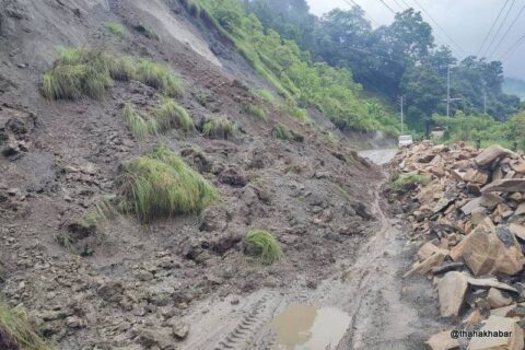 पहिरोले मालढुङ्गा-बेनी सडक अवरुद्ध