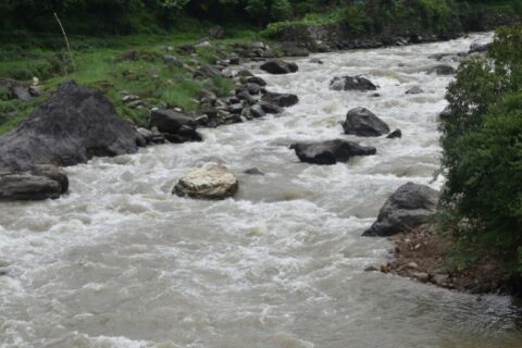 बागलुङमा दरमखोलाले  बगाएर एक जनाको मृत्यु
