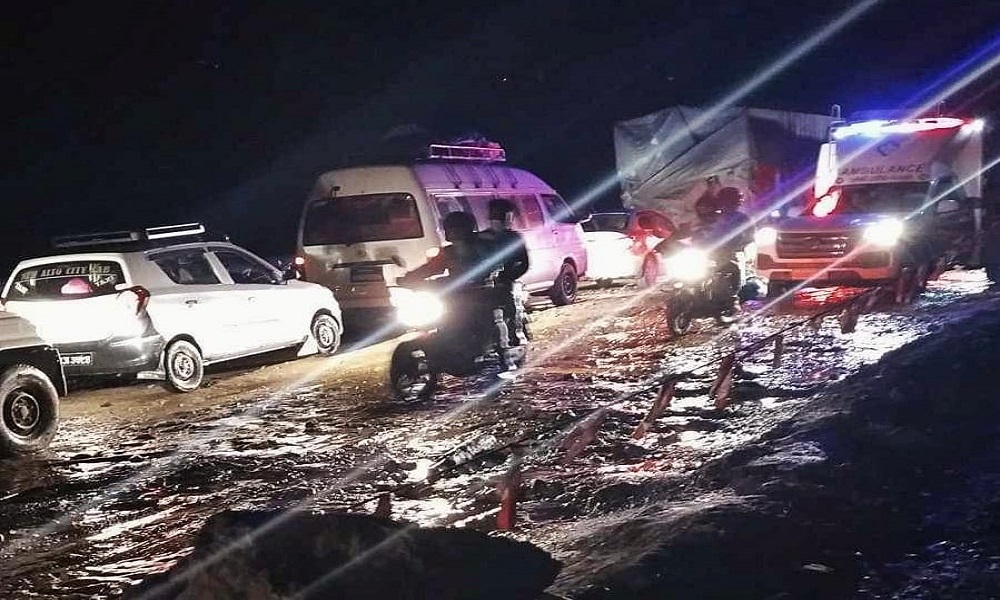 काठमाण्डौको नागढुंगाको पहिरो हटाए पछि एकतर्फी खुल्यो पृथ्वीराजमार्ग
