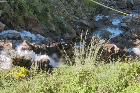 रुकुममा रम्बाखोलाले मोटरसाइकल बगाउँदा चालकसहित दुई जनाको मृत्यु