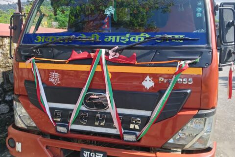 मध्यराती अबैध तरीकाले कटपिस ढुङ्गा चोरी निकासी गर्ने ट्रिपर पोखराबाट समातियो
