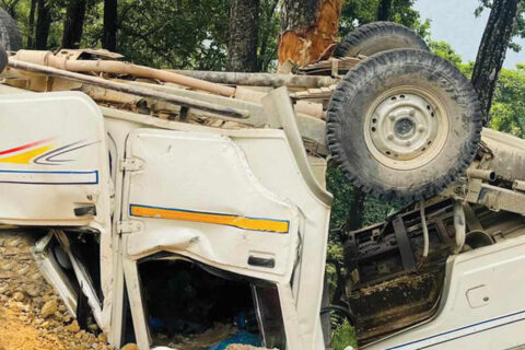 पर्वतको बाच्छामा जिप दुर्घटनाग्रस्त : एकको मृत्यु ,  जिप चालक घाइते