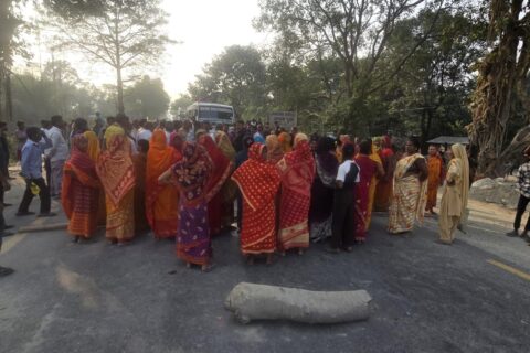 सडकमा शव राखेर विरोध प्रदर्शन, १३ लाख दिने सहमतिपछि खुल्यो यातायात