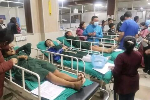 चितवनमा पिकनिकबाट फर्कदै गरेको स्कुल बस दुर्घटनाग्रस्त : २८ जना घाईते (नामावलीसहितं)