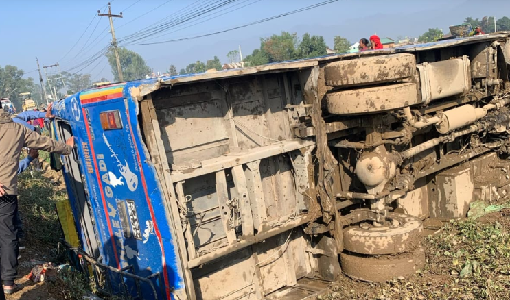 दाङमा बस दुर्घटना