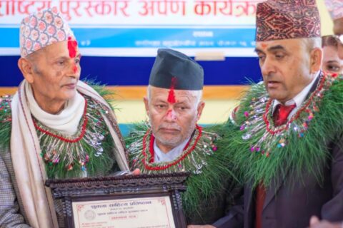 शुक्ला साहित्य राष्ट्रिय पुरस्कार २०८१ बाट भाषाविद् उपाध्याय सम्मानित