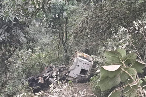 कृष्णभीरबाट  ग्यास बोकेको बुलेट त्रिशूली नदीमा खस्यो :चालक बेपत्ता