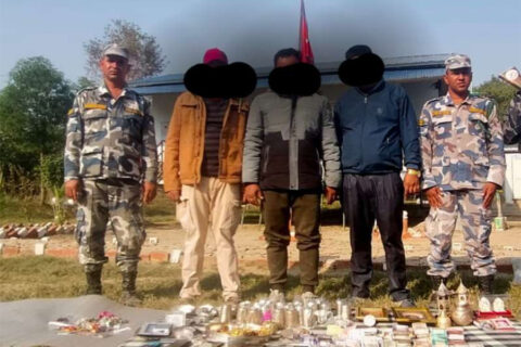 करीब एक करोडभन्दा बढी मुल्यका सुनचाँदीका गरगहनासहित तीन जना धनगढीबाट पक्राउ