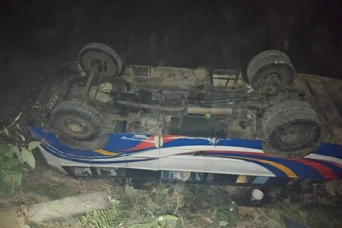 सिन्धुलीको चुरेपाखो भीरबाट बस खस्यो