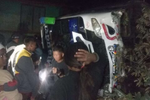 गएराती दाङमा बस दुर्घटना १३ जना घाइते