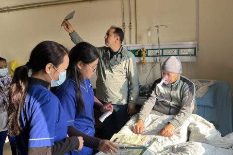 निमोनियालेग्रस्त गण्डकी प्रदेश प्रमुख भट्ट अस्पताल भर्ना : भेटघाट बन्द
