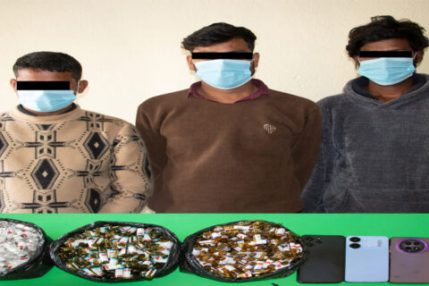 प्रहरीको कृषि फर्मबाट बोलेरो जिपमा राखिएको ठुलो मात्रामा अबैध लागू औषधसहित नवलपरासीका तीन जना युवा पक्राउ