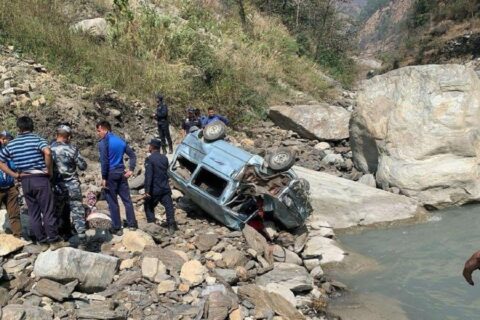 शिवरात्रीमा शिव मन्दिर दर्शन गर्न हिडेका भक्तजन चढेको जिप म्याग्दीमा दुर्घटना : एकको मृत्यु, तीन घाइते