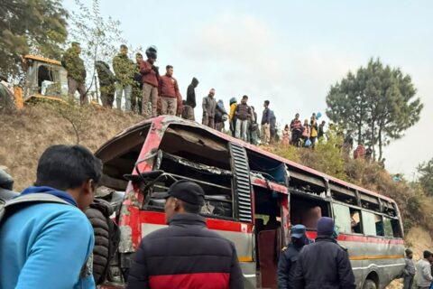 साँखु स्कुल बस दुर्घटना अपडेट : मृत छ मध्ये चार विद्यार्थीको सनाखत, ४० बिद्यार्थी घाइते (सुचीसहित)
