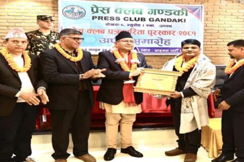 पत्रकार कृष्णमणि बराल ‘प्रेस क्लब पत्रकारिता पुरस्कार’बाट सम्मानित