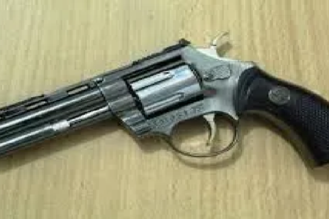 अफिम कारोबारीले मकवानपुरको जंगलबाट प्रहरीको पेस्तोल लुटेर भागे