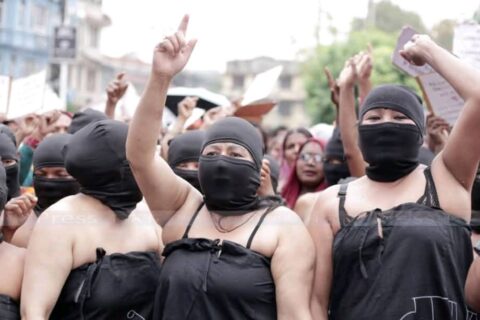 सहकारी पीडितहरूले काठमाण्डौमा गरे, अर्धनग्न प्रदर्शन