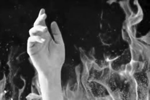 श्रीमानसँग विवाद भएपछि काठमाण्डौमा पेट्रोल छर्केर आत्मदाहको प्रयास