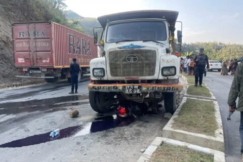 तनहुँमा ट्रिपरले स्कुटरलाई ठक्कर दियो : दाजुको मृत्यु, बहिनी घाइते
