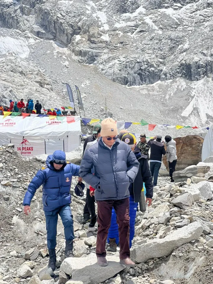सगरमाथा बेसक्याम्पमा जलवायु परिवर्तन र हिमाली जीवनका विषयमा विशेष संवाद(फोटोफिचर)