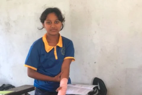 तनहुँमा आपसमा झगडा गर्ने पांच जना छात्राहरुलाई उल्टै शिक्षकले कुटेर घाइते बनाए