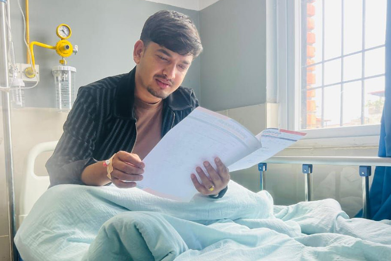 कलाकार सुबोध गौतम बिरामी छन्। सिस्नुपानीको कार्यक्रमका लागि वैशाख १९ गते हेटौंडा पुगेका गौतमको उपचार चितवनमा भइरहेको पारिवारिक स्रोतले जनाएको छ। वैशाख २० मा स्वास्थ्यमा गम्भीर समस्या आएपछि उनलाई चितवनको पुष्पाञ्जली अस्पतालमा भर्ना गरिएको थियो। उनलाई युरिन ट्याक इन्फेक्सन भएको र अहिले स्वास्थ्यमा सुधार भइरहेको डाक्टर भोजराज अधिकारीले जानकारी दिए। उनका अनुसार गौतमलाई अझै केही दिन अस्पतालमै रहनेछन्।