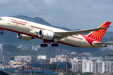 एयर इन्डियाको विमान कोलकाता बिमानस्थलमा आपतकालीन अवतरण : ओरालिए सबै यात्रु